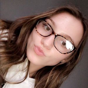 Meet your Posher, Alexis